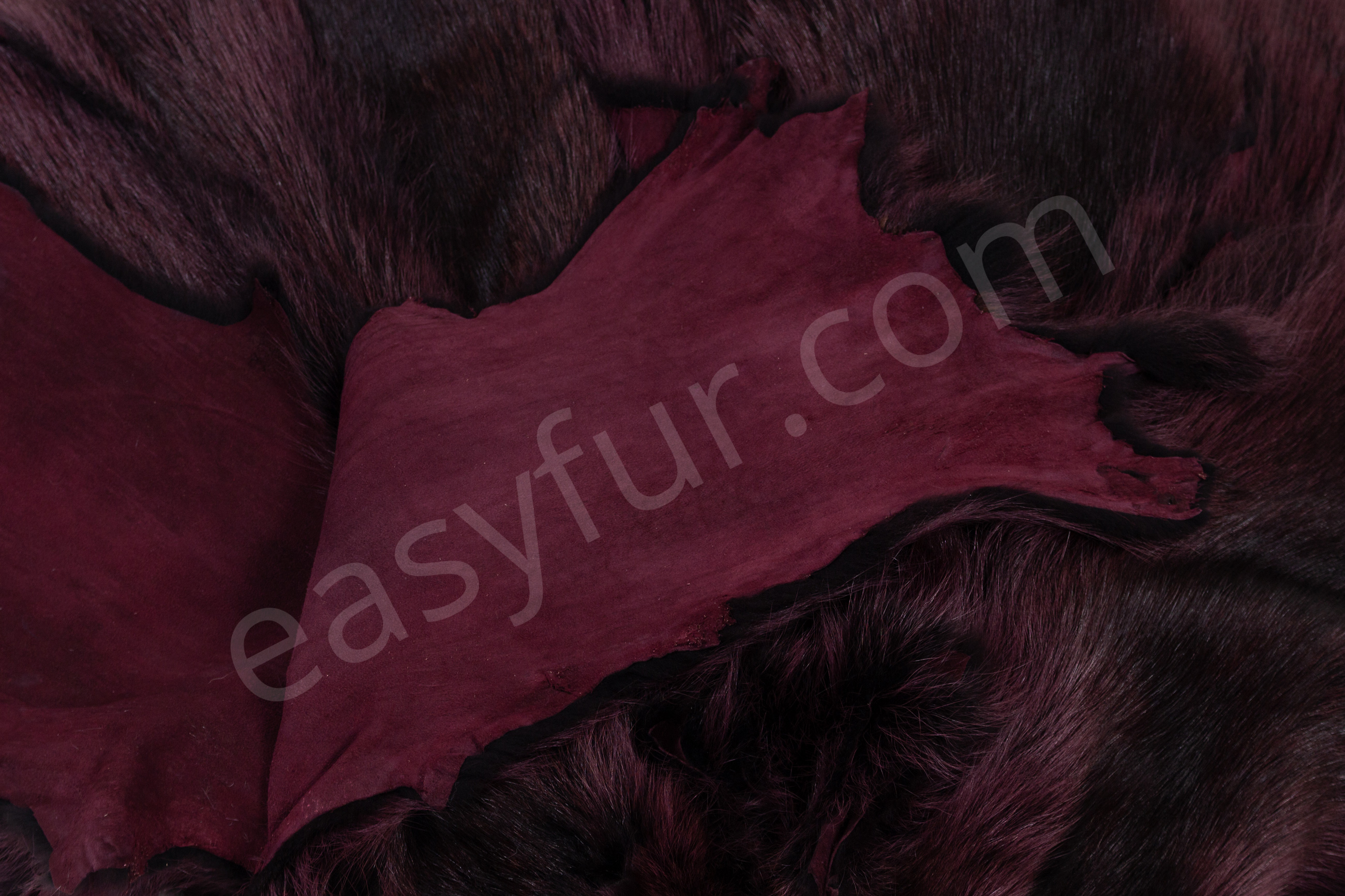 5-5813-Waschbaer-Felle-Aubergine-Racoon-Fur-Skins-bordeaux-Easyfur