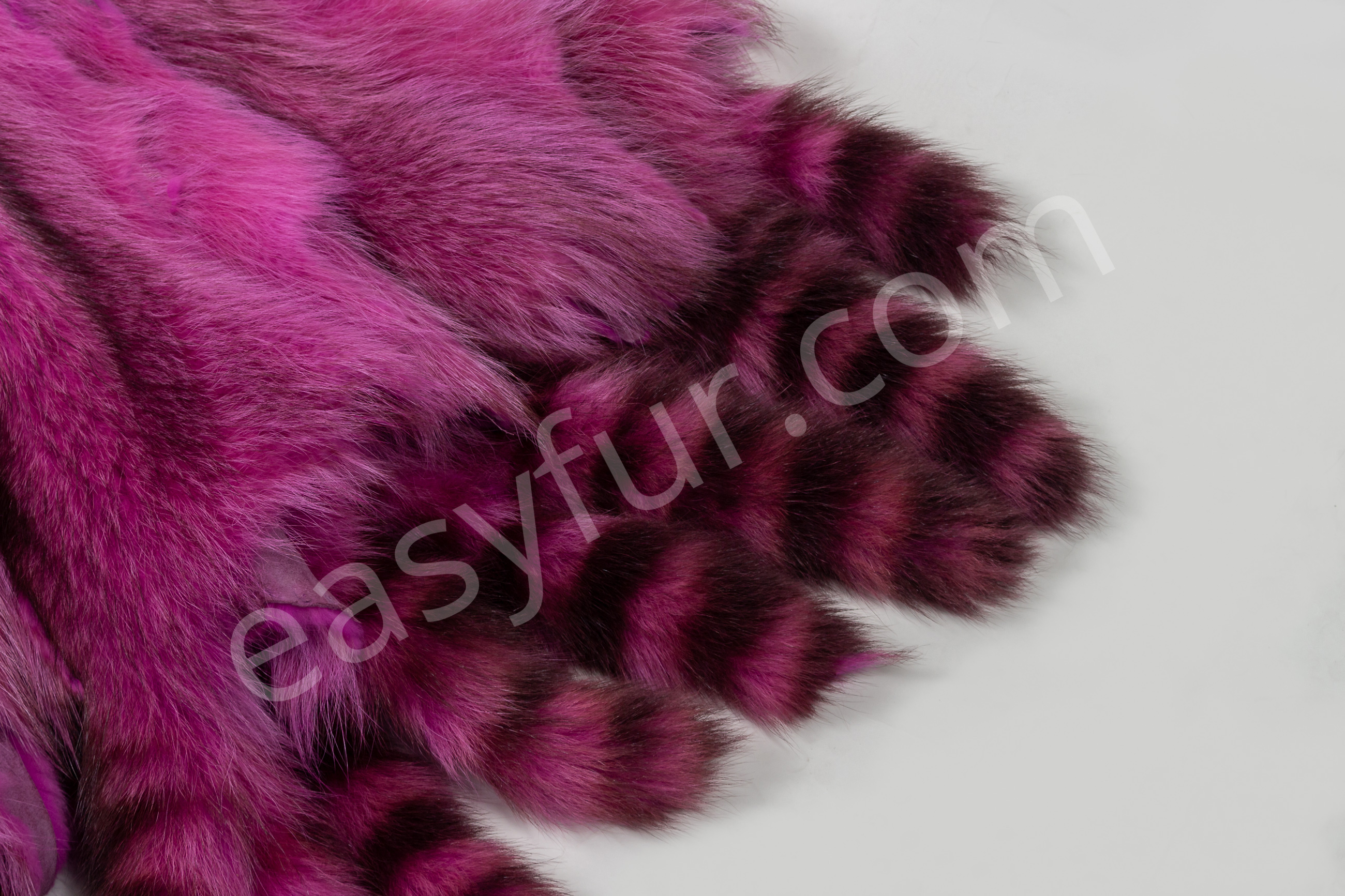5-6036-Waschbaer-Felle-pink-Raccoon-Skins
