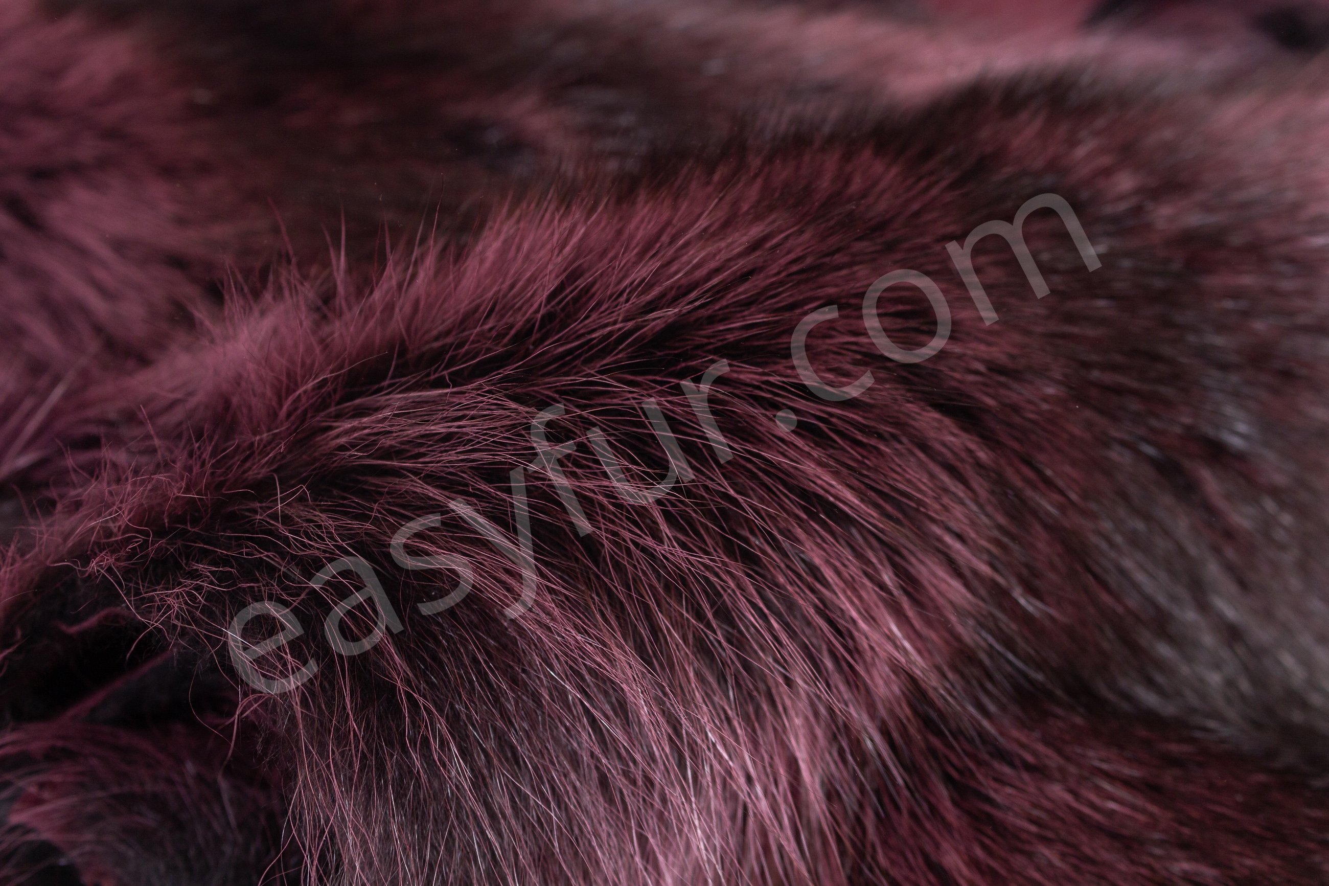 7-5813-Waschbaer-Felle-Aubergine-Racoon-Fur-Skins-bordeaux-Easyfur