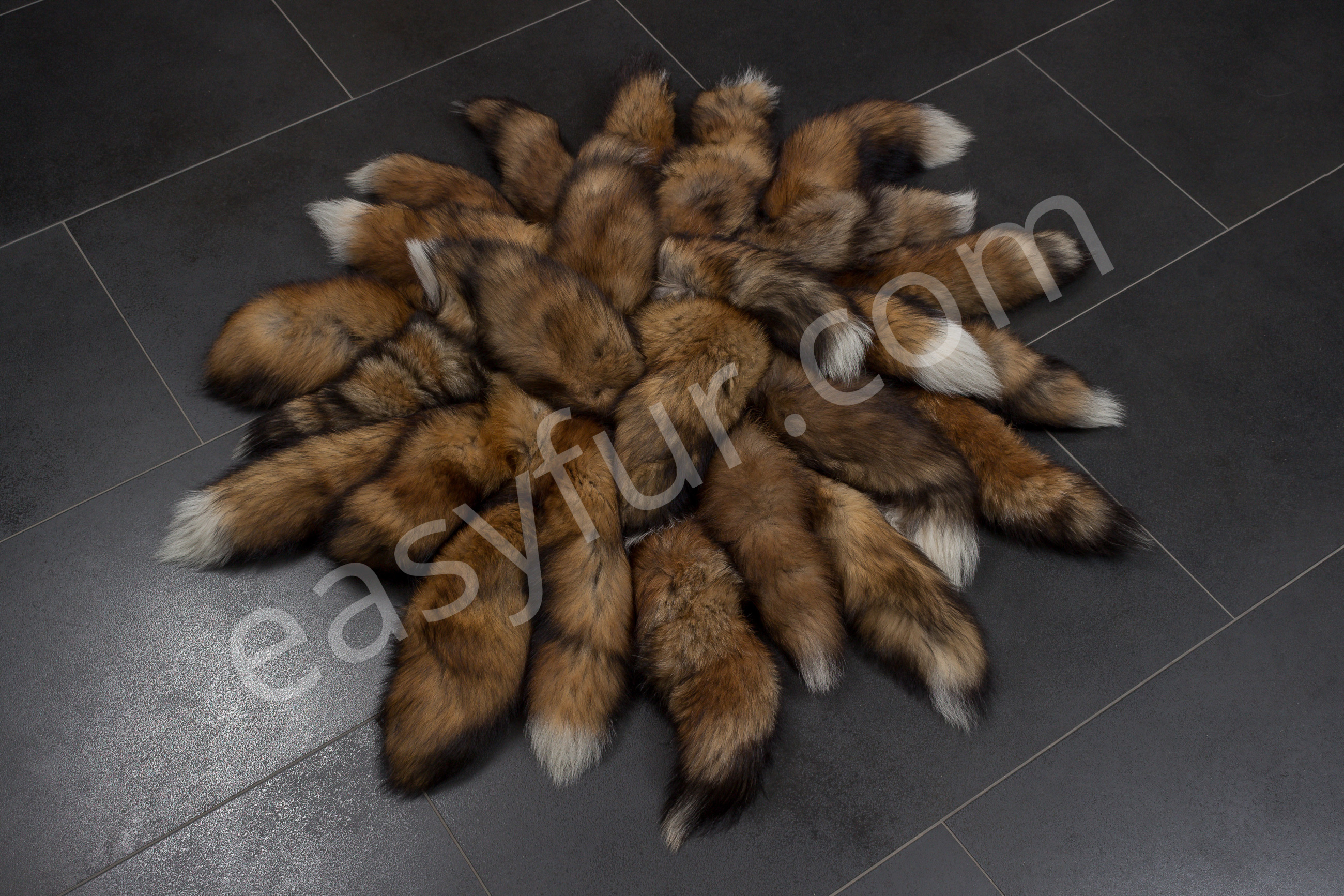 1-5748-Kanadische-Rotfuchsschweife-Canadian-Red-Fox-TailsAxWDcB0DxJbs4 Kanadische Rotfuchsschweife