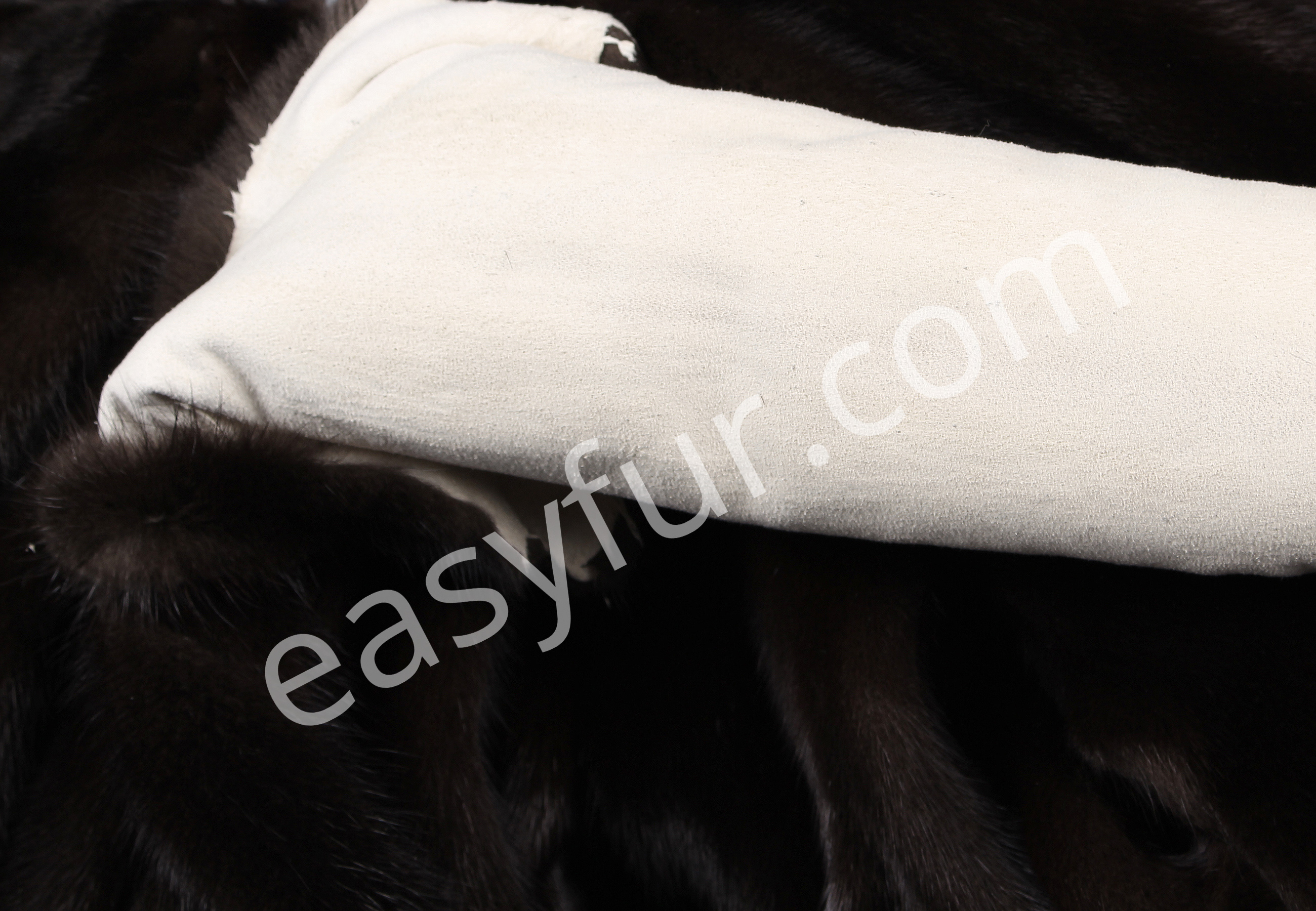 05-4920-Mink-Skins-Mahagony
