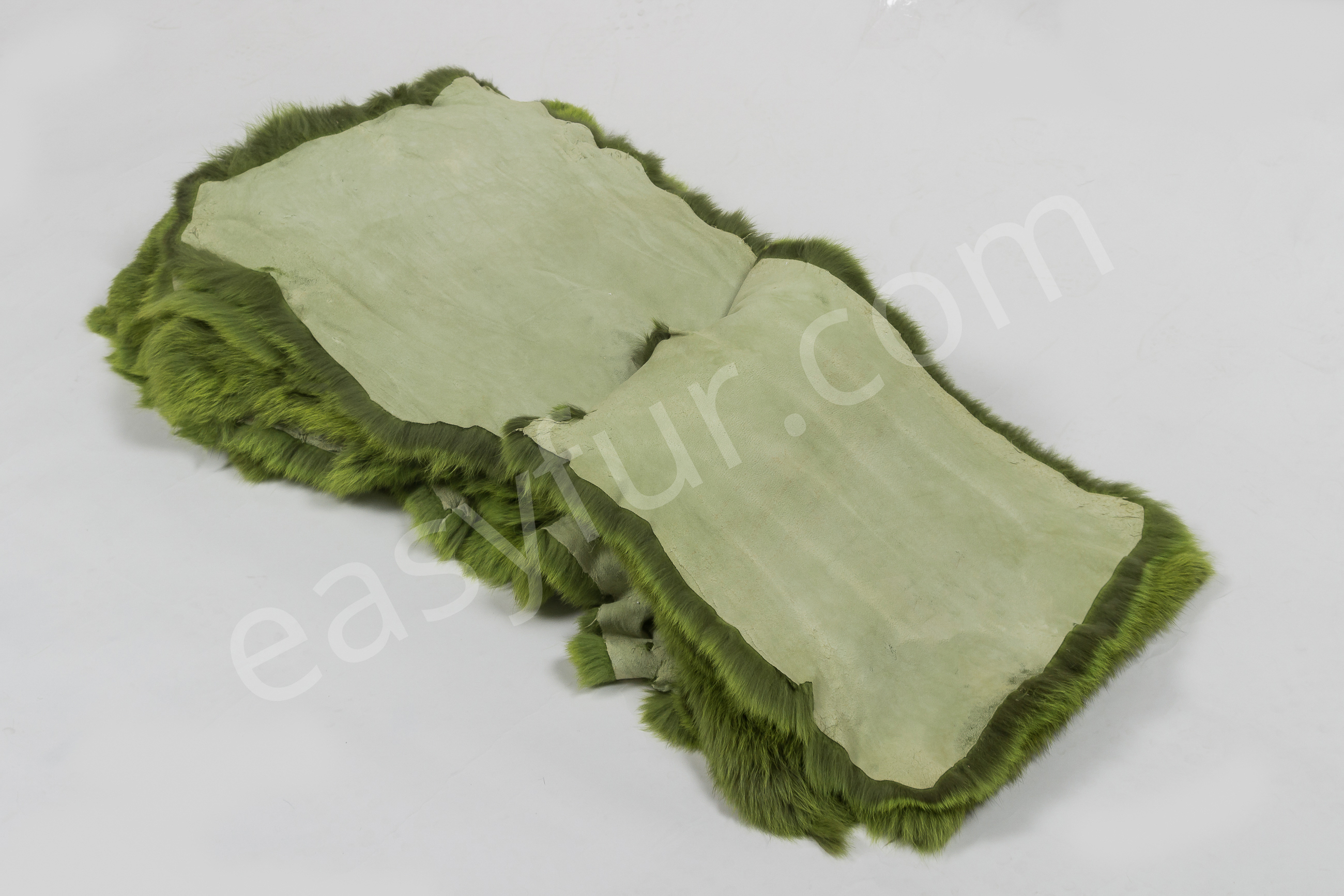 3-1835-Kaninchen-Felle-Maigruen-Rabbit-skins-Easyfur