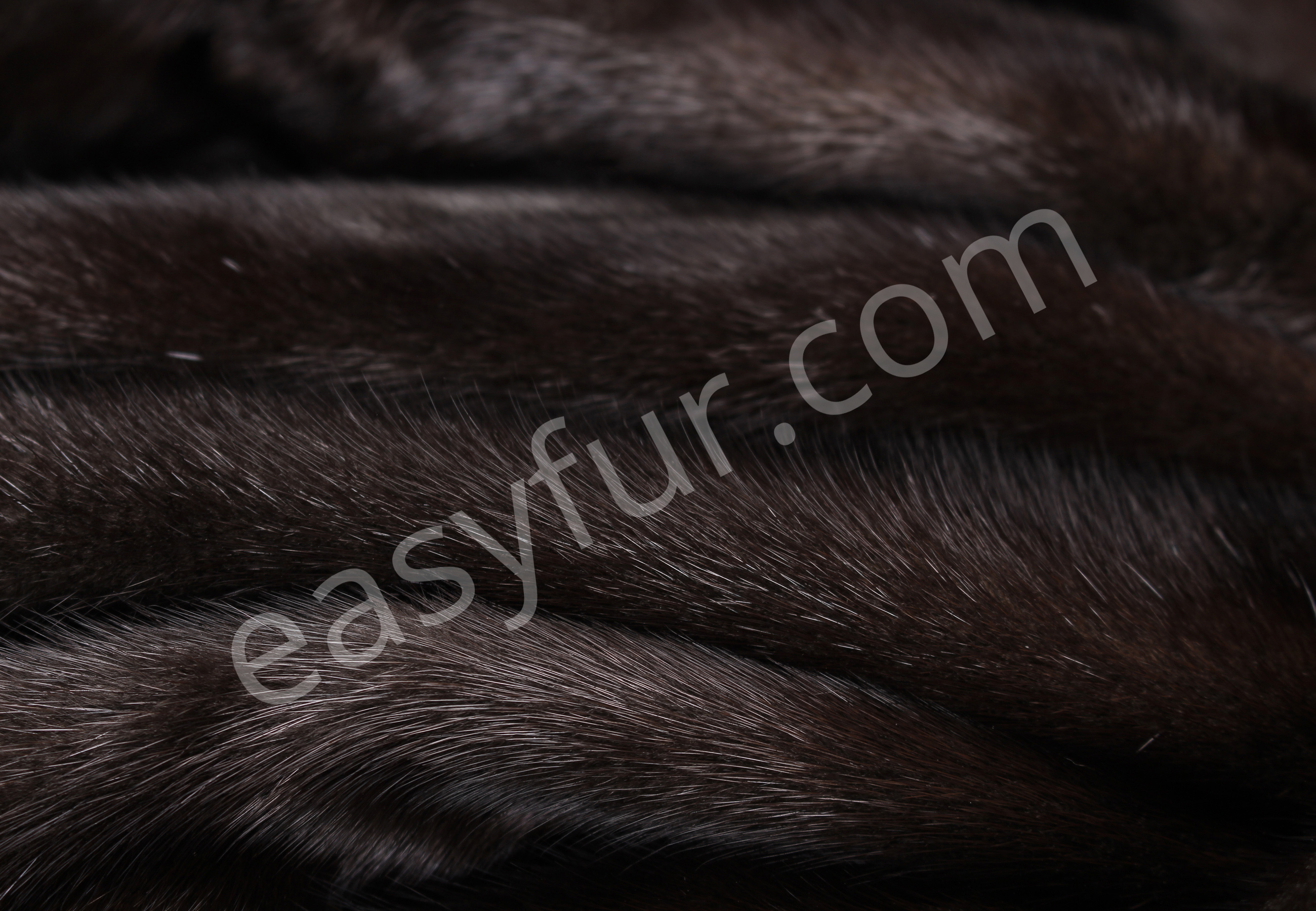 04-4920-Mink-Skins-Mahagony