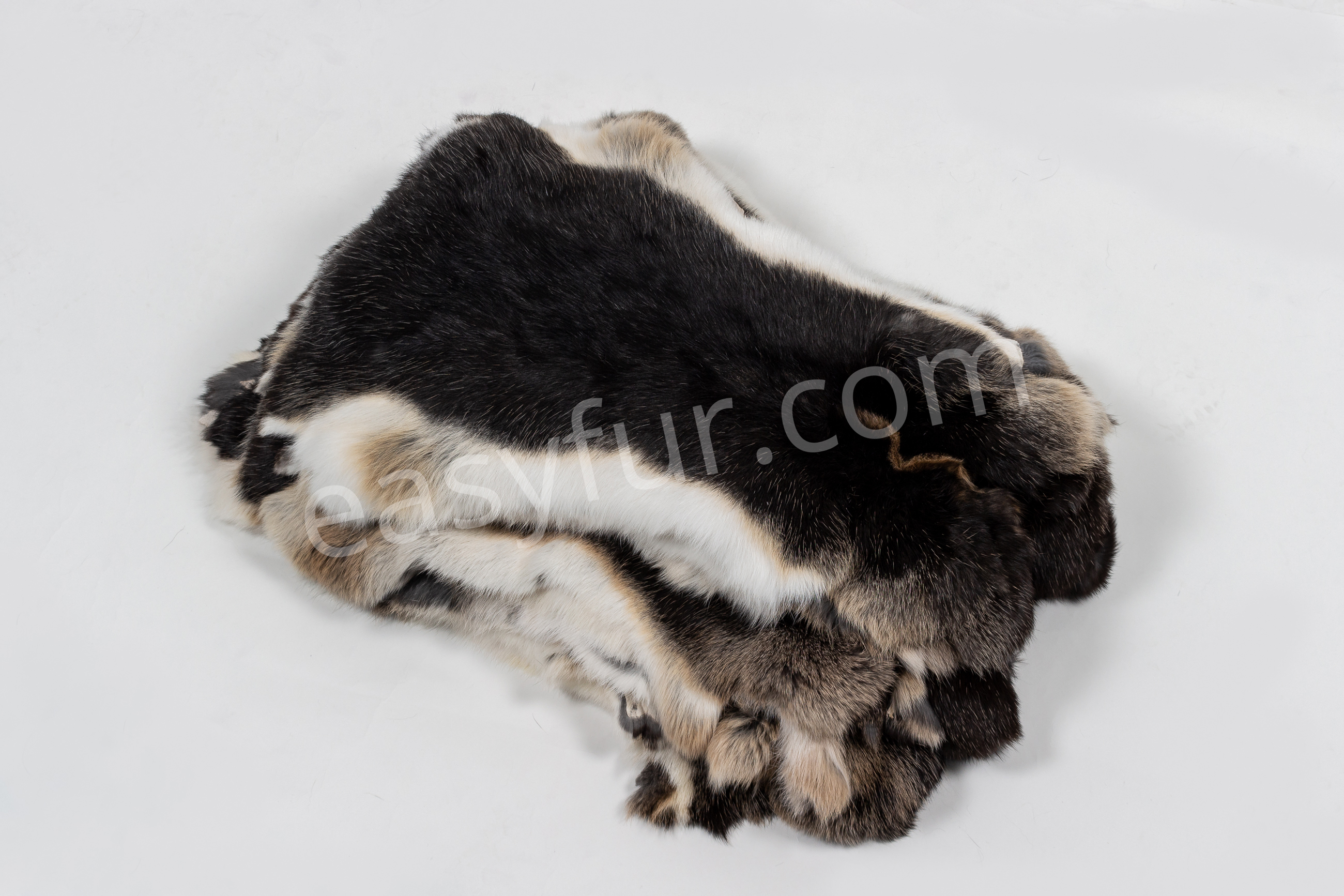 1-6052-Rabbit-Skins-black-white-belly-Naturelle-Kaninchen-Felle-schwarz-grauer-Wamme