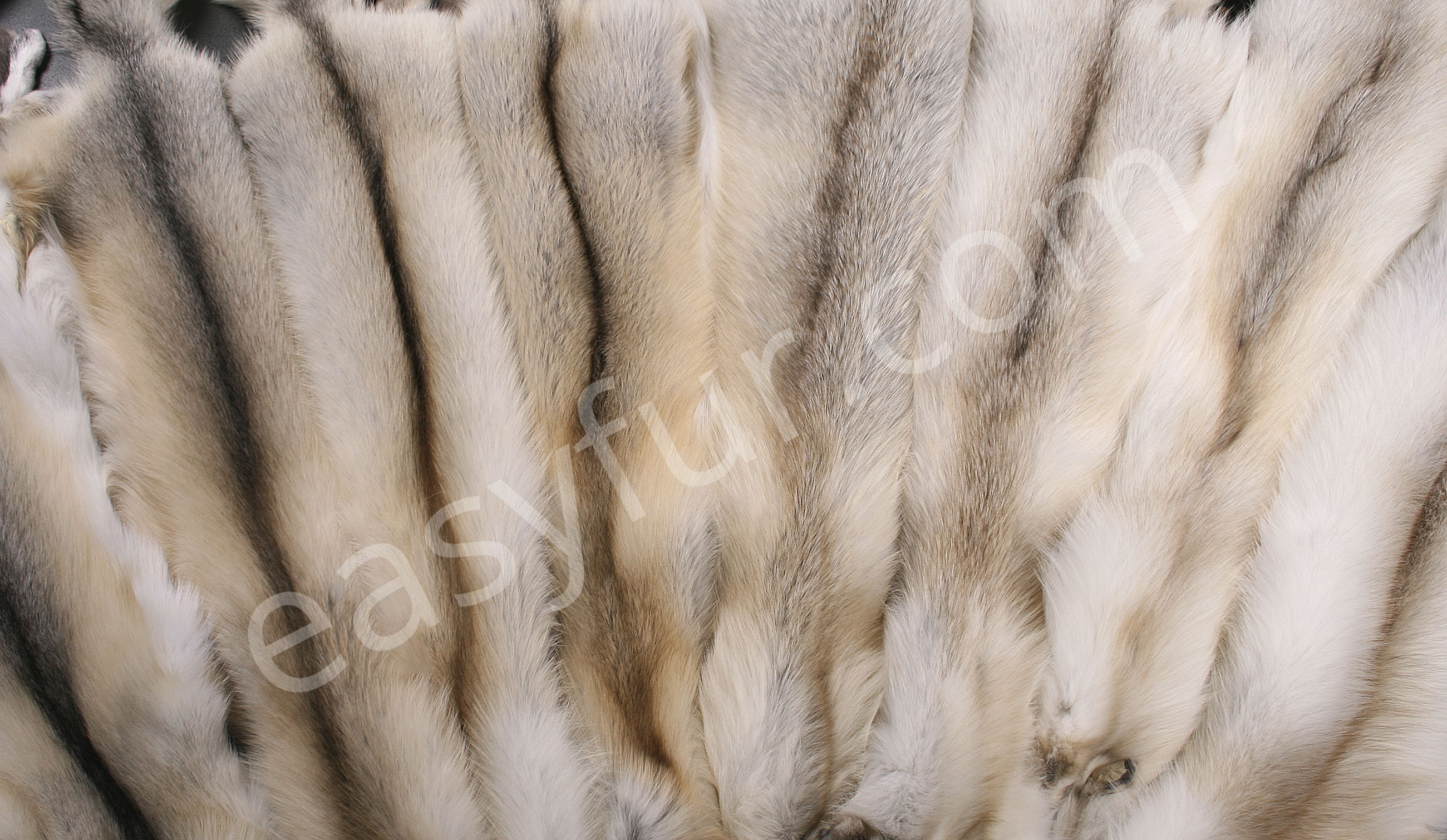 fawn-light-fox-fur-skins-3