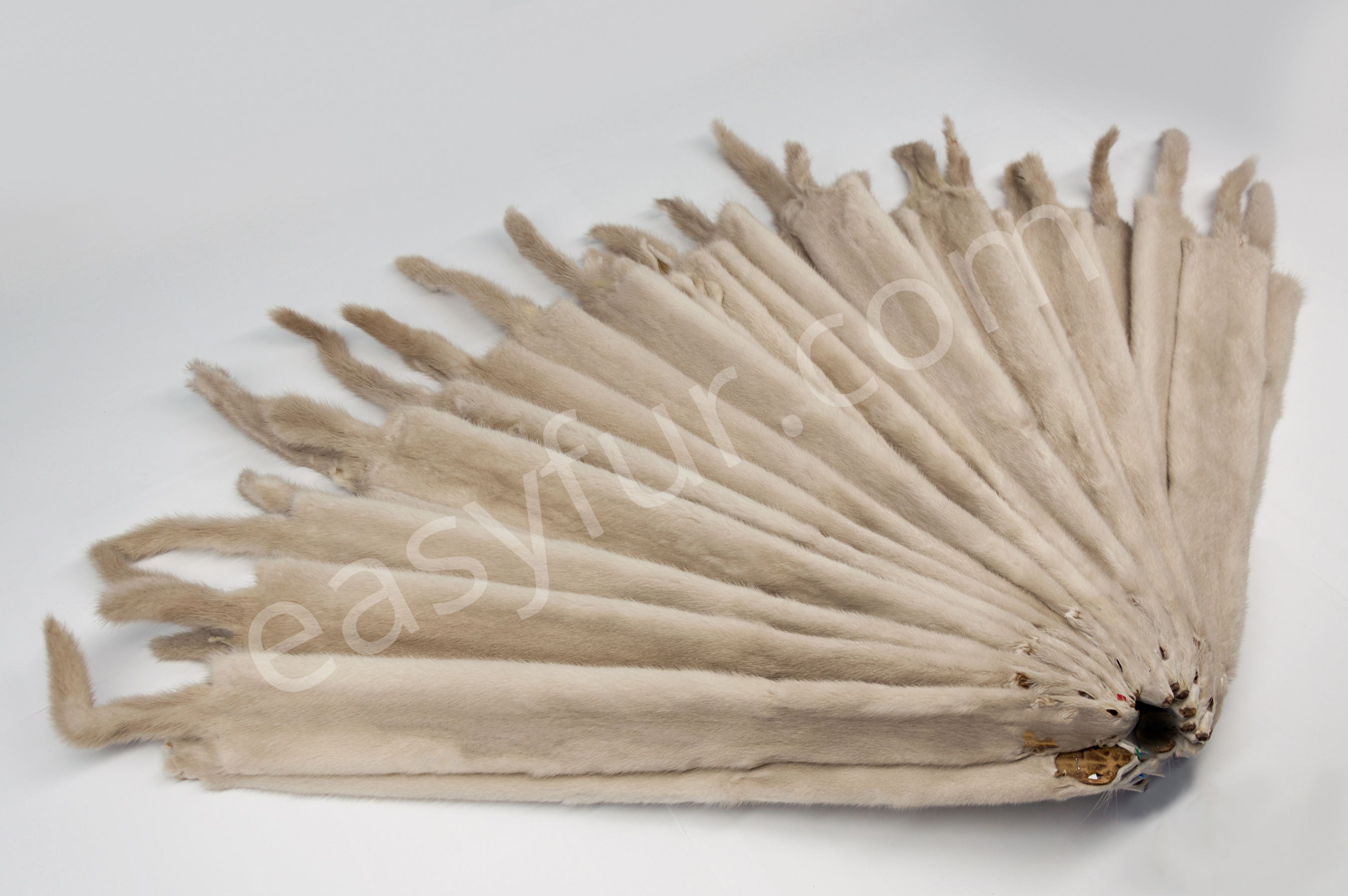 1-1597-Pearl-Beige-Mink-Pelts-Nerze