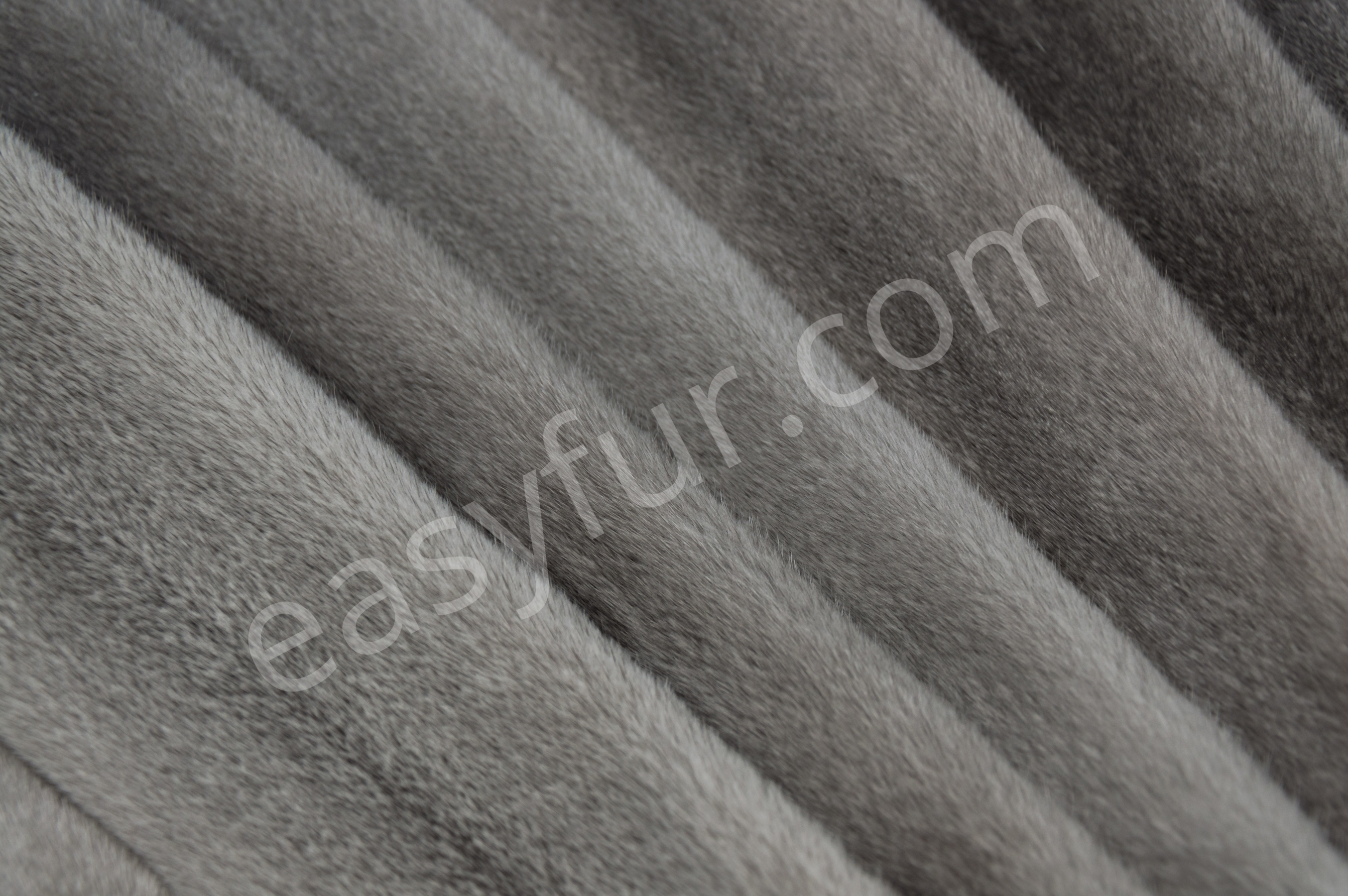 4-1613-Silverblue-Velvet-Minks-Nerze