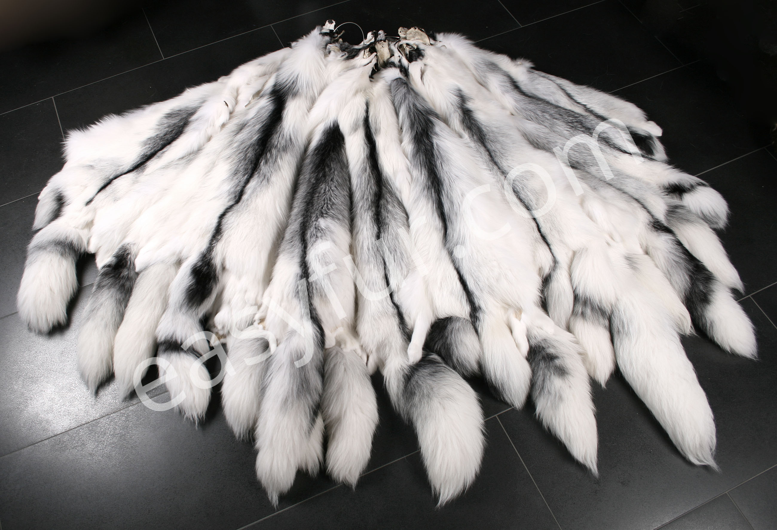 arctic-marble-fox-fur-skins-1