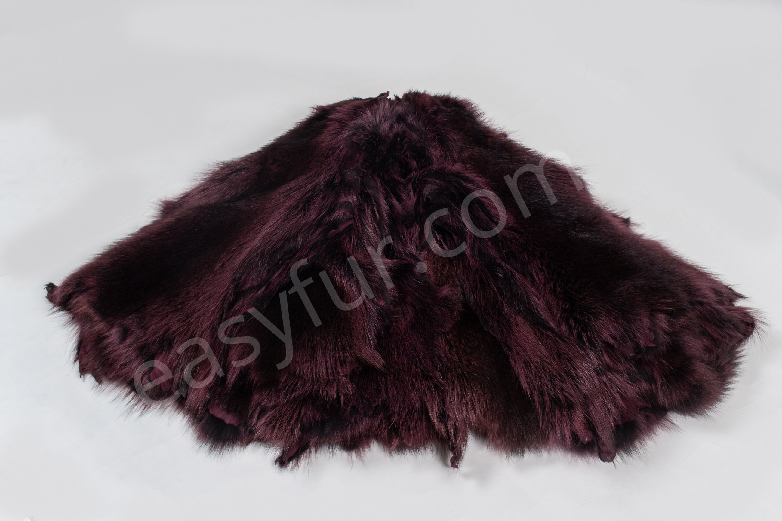 2-5813-Waschbaer-Felle-Aubergine-Racoon-Fur-Skins-bordeaux-Easyfur