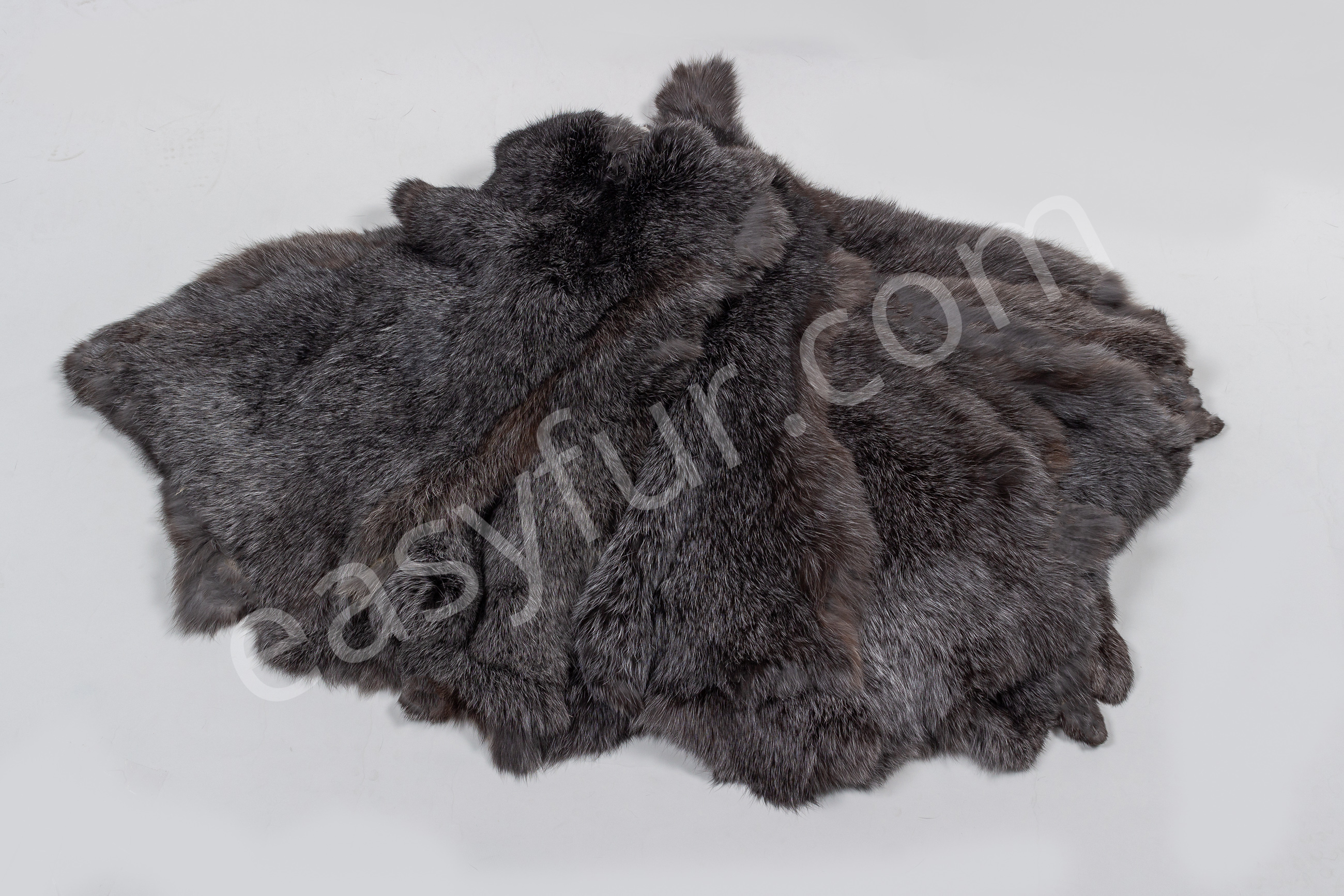 3-2945-Kaninchen-Felle-grau-weissen-Spitzen-Rabbit-Skins-gray-Easyfur