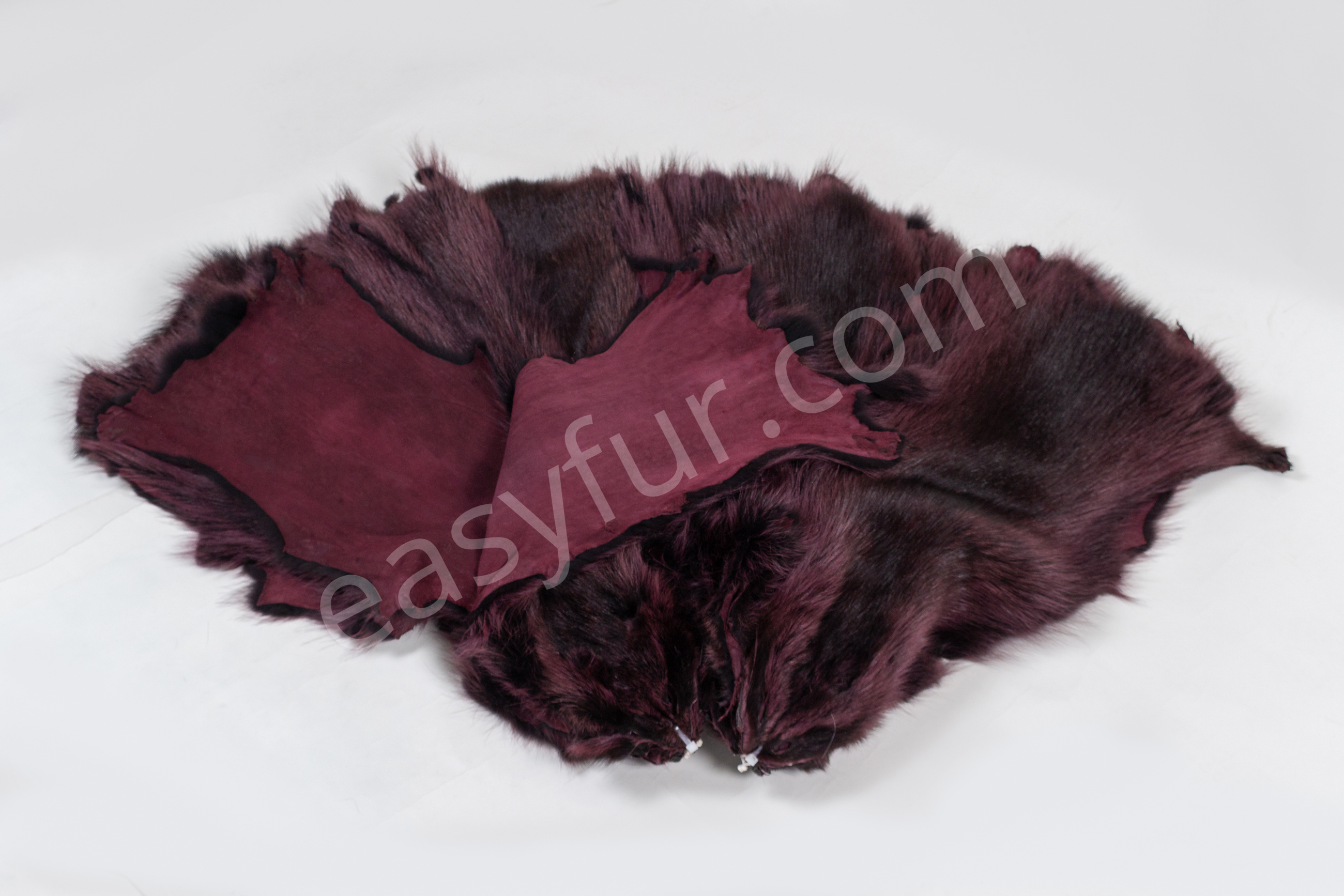 4-5813-Waschbaer-Felle-Aubergine-Racoon-Fur-Skins-bordeaux-Easyfur
