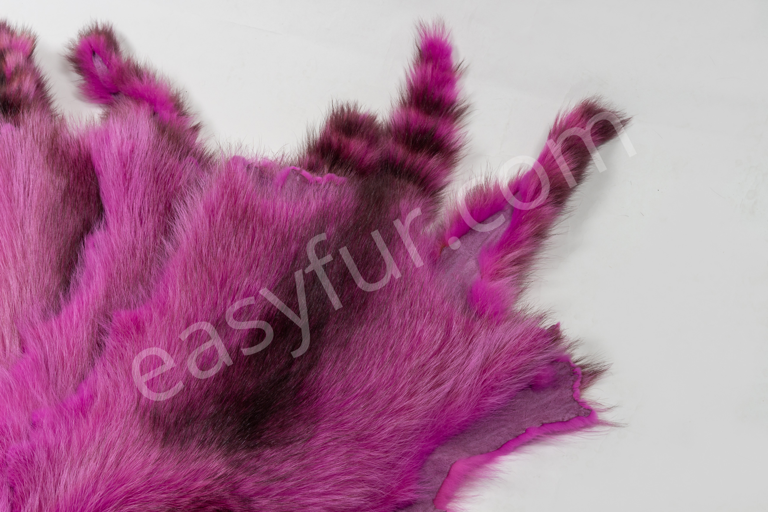 6-6036-Waschbaer-Felle-pink-Raccoon-Skins
