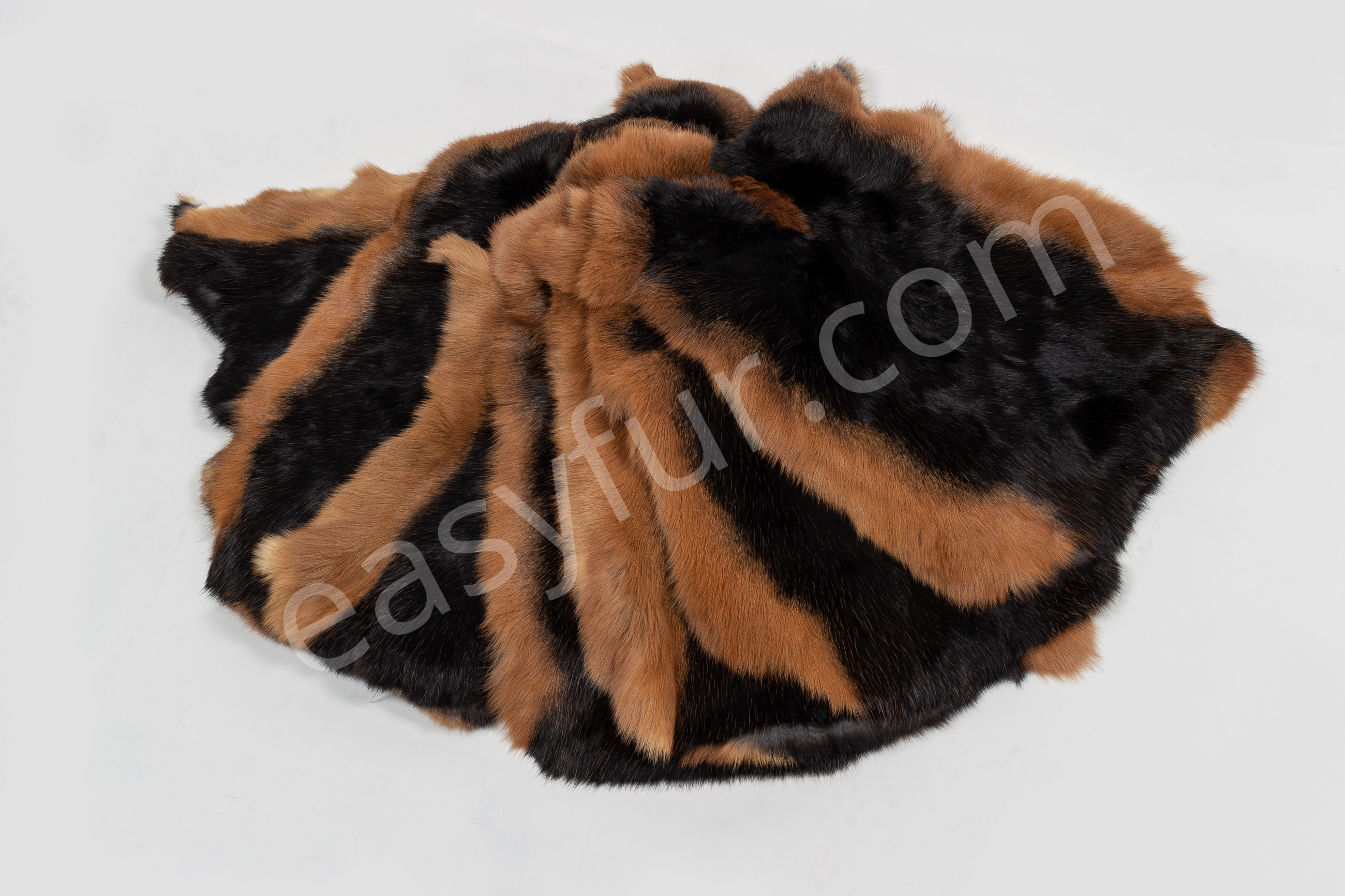 2-6053-Tan-Rabbit-Skins-Easyfur-Kaninchen-Felle-Schwarz-Loh